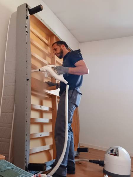 Traitement professionnel thermique à la vapeur sèche contre des punaises de lit à Craponne près de Lyon